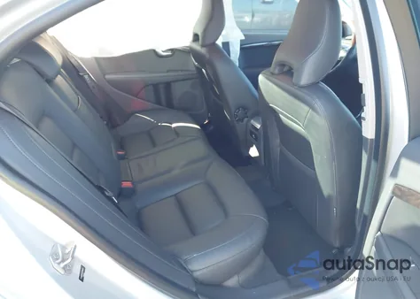 2015 Volvo S80 T5 Platinum z USA, uszkodzony, nr VIN YV140MAM3F1186821